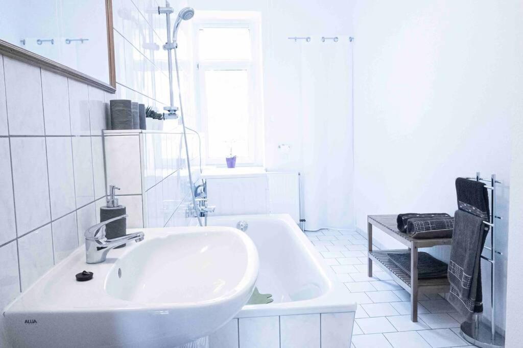 Top Moderne Wohnung In Leipziger Altbau - Netflix Inklusive Экстерьер фото