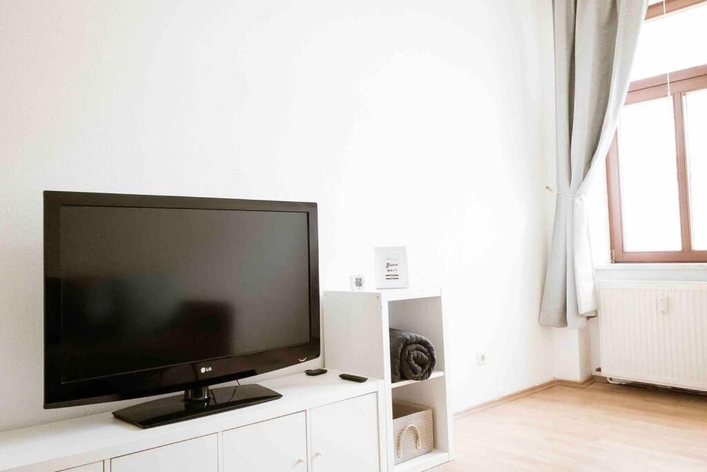 Top Moderne Wohnung In Leipziger Altbau - Netflix Inklusive Экстерьер фото